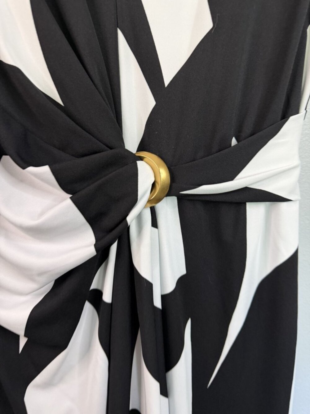 Donna Karan Black & White Abstract Print Dress With Gold Ring Detail Size 2 - Picture 2 of 5